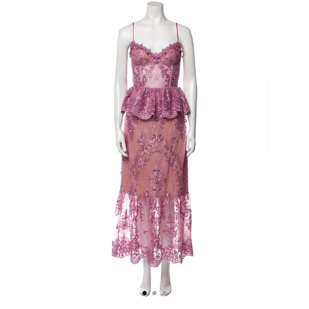 Elegant Lace Strapless Dress in Mauve